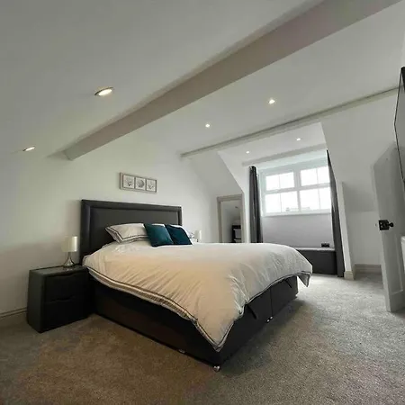 Cranford House 3 Bedroom *