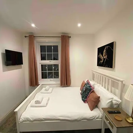 Апартаменты Cranford House 3 Bedroom *